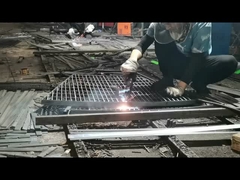 303 Пешеходные каналы оцинкованные решетки безопасности нескользящие перфорированные лестничные проходы металлическая решетка